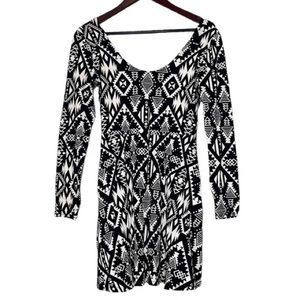 PINK Brand Long Sleeve Tribal Long Sleeve Bodycon Dress Size Large